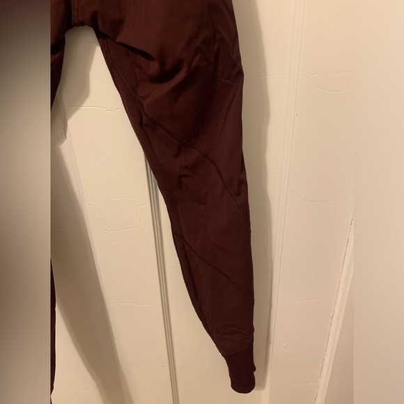 Lululemon size 4 leggings with side mesh panel burgundy - Picture 5 of 7
